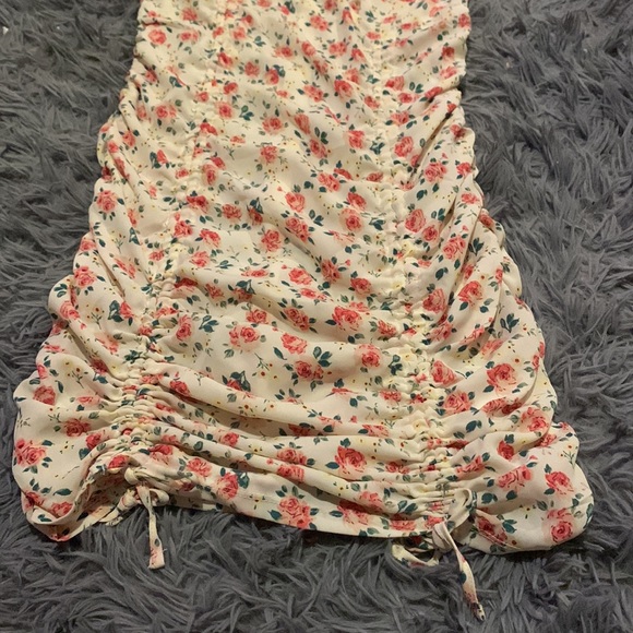 floral ruched dress - Picture 2 of 5